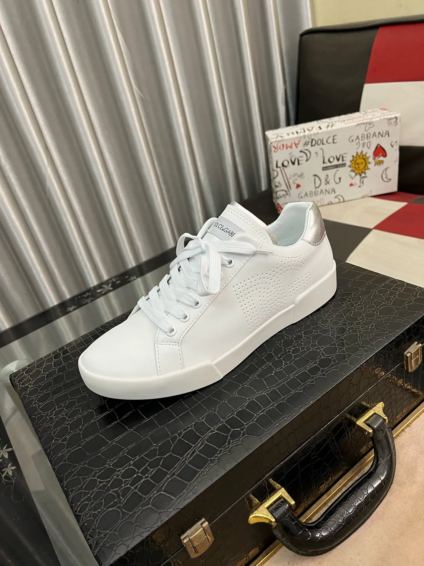 Men's shoes 💰420⌚️⌚️【DG～】Men's casual shoes 2024z cabinet sales simultaneously 🔶Size: 38-44#️⃣ 🔷🔜The upper is made of multi-material splicing➕Genuine leather lining, comfortable and breathable, sole: original comfortable and wear-resistant outsole, ⚠️Photographed in real life🎬The real thing is better📢📢📢5️⃣colors available